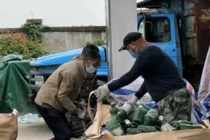 铲车创业项目(湖北首富身价21亿，亲哥向他借10万买铲车养家，却遭到严词拒绝)