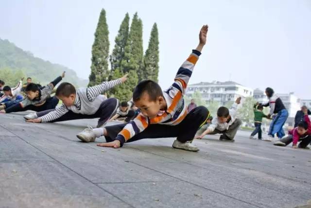 80后大学生创业项目(大学生就业比较困难，适合大学生的创业项目有哪些？)