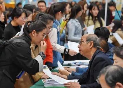 济南大学生创业项目(我是济南大学生刚毕业！工作不好找，想自己创业，但又不知道有什么好项目，哪位大神能帮忙出出主意！)