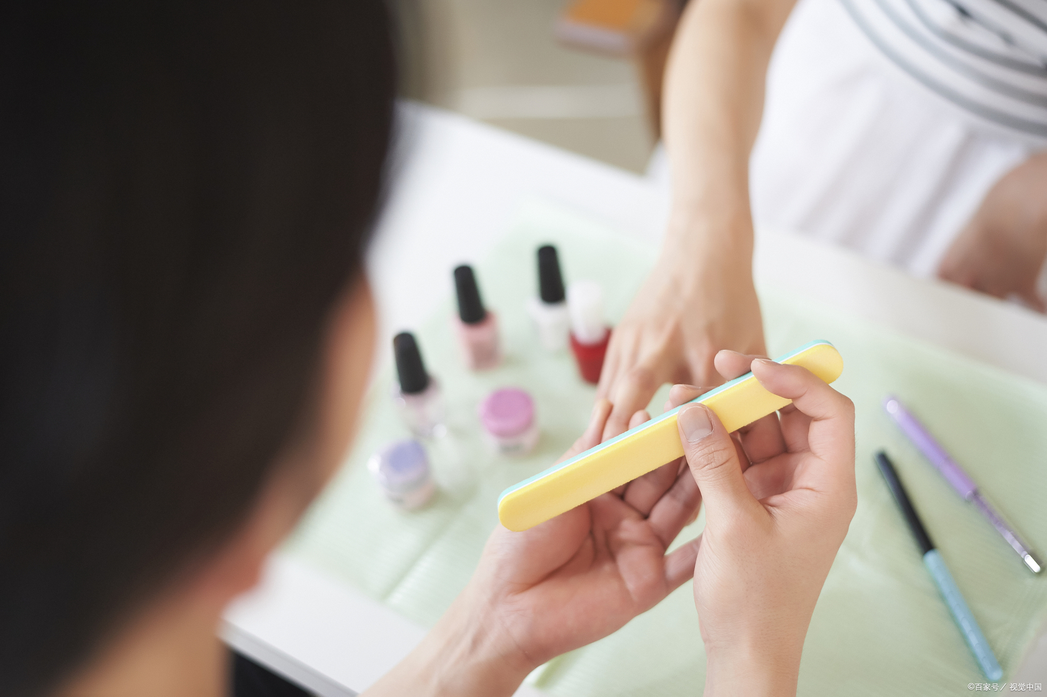 美甲店创业项目产品(自己准备开一家美甲店，都需要买什么美甲产品？)