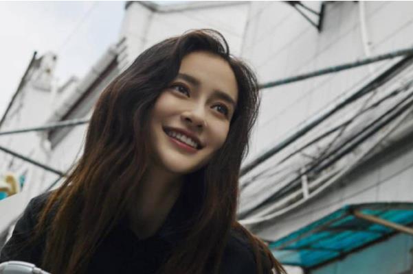 明星摆摊创业项目(杨颖为自家店铺代言，越来越多的明星开始搞副业，哪些行业最吃香？)