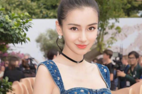 明星摆摊创业项目(杨颖为自家店铺代言，越来越多的明星开始搞副业，哪些行业最吃香？)