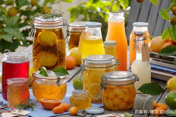 国外女生创业项目(适合女生创业的小项目有哪些？做什么更吃香？)