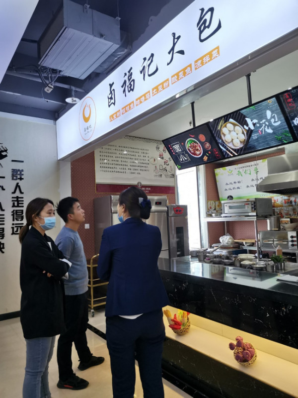 求医路上创业项目(四川江油任雯雯返乡创业养鸵鸟带领村民致富)