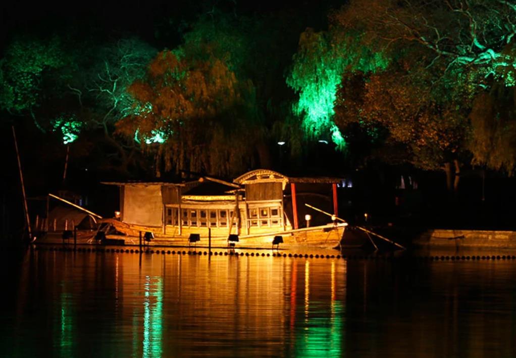 小红军创业项目(干洗店利润分析：开干洗店一年有多少利润)