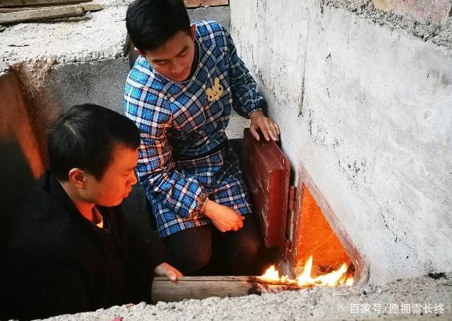 广西小伙创业项目(广西百色岑宝兴返乡创业养蛋鸡年赚几十万养殖项目)