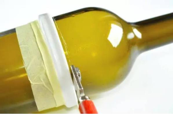 酒瓶切割创业项目(空啤酒瓶怎么做成艺术品)