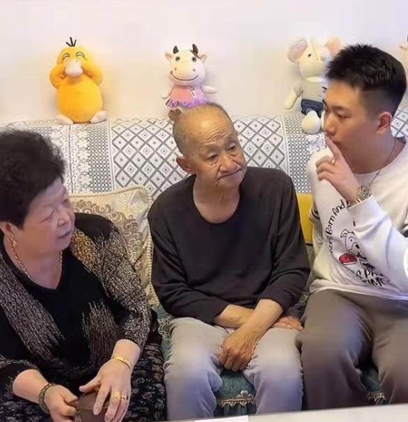 糖豆豆创业项目(网红唐痘痘因急性胰腺炎离世，他当时是如何走红的？)