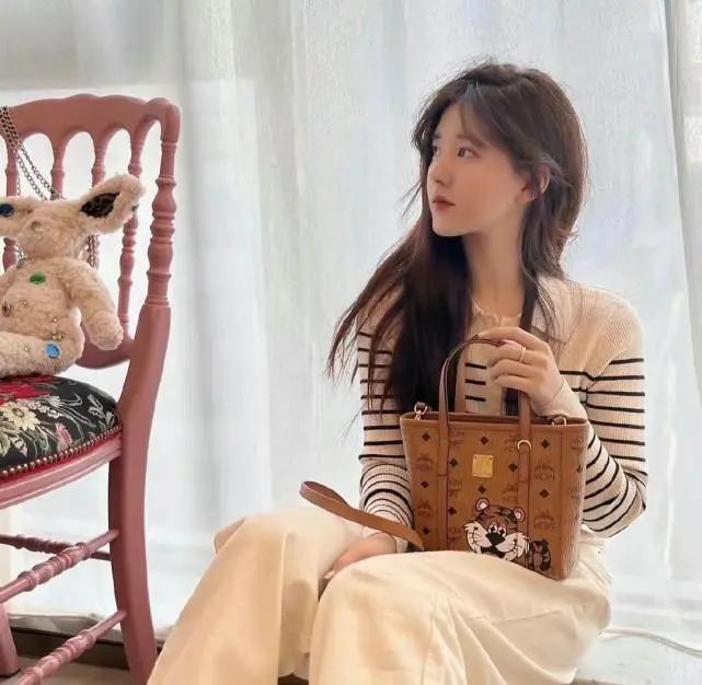 明星直播创业项目(明星直播带货报价单释出，赵露思80万，她们赚钱有多容易？)