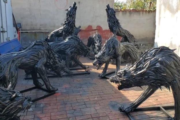 轮胎切割创业项目(山东一小伙用轮胎做出“狼群”，耗时一个半月，其技术有多牛)