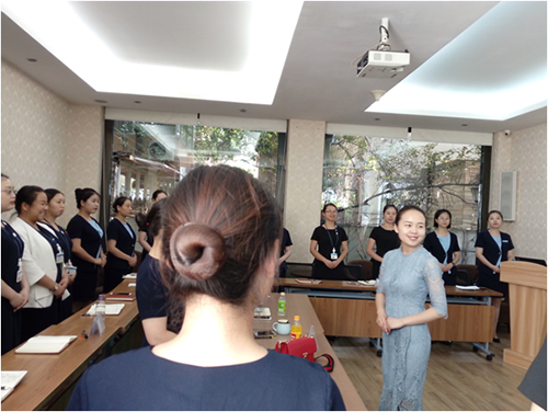 成都注册礼仪培训公司(成都礼仪培训师资格认证)