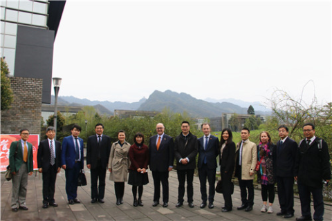 成都注册爱尔兰公司(4s店明明有车为什么还要等)